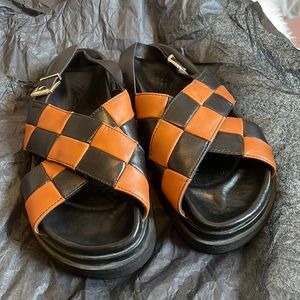 Alohas checkered sandals size 39